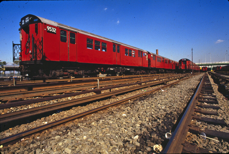 Illustration for article titled 37 Rare and Beautiful Images of the NYC Subway in the 1980s